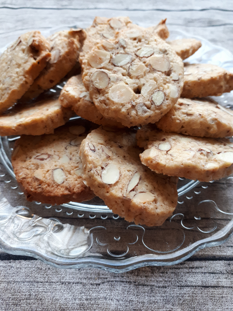 Nuss-Cookies mit Mandeln und Haselnüssen | Für Nussliebhaber ...